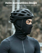 Schwarze fahrrad cap unter helm für optimalen Sonnenschutz.