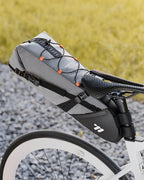 Fahrradsatteltasche wasserdicht am Rennrad montiert.