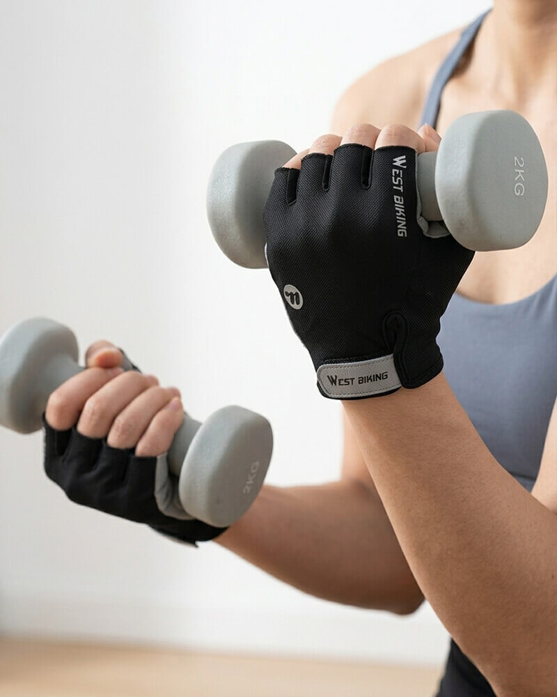 Fitness-Handschuhe beim Hanteltraining – Rutschfeste Sport-Handschuhe für Damen und Herren im Gym